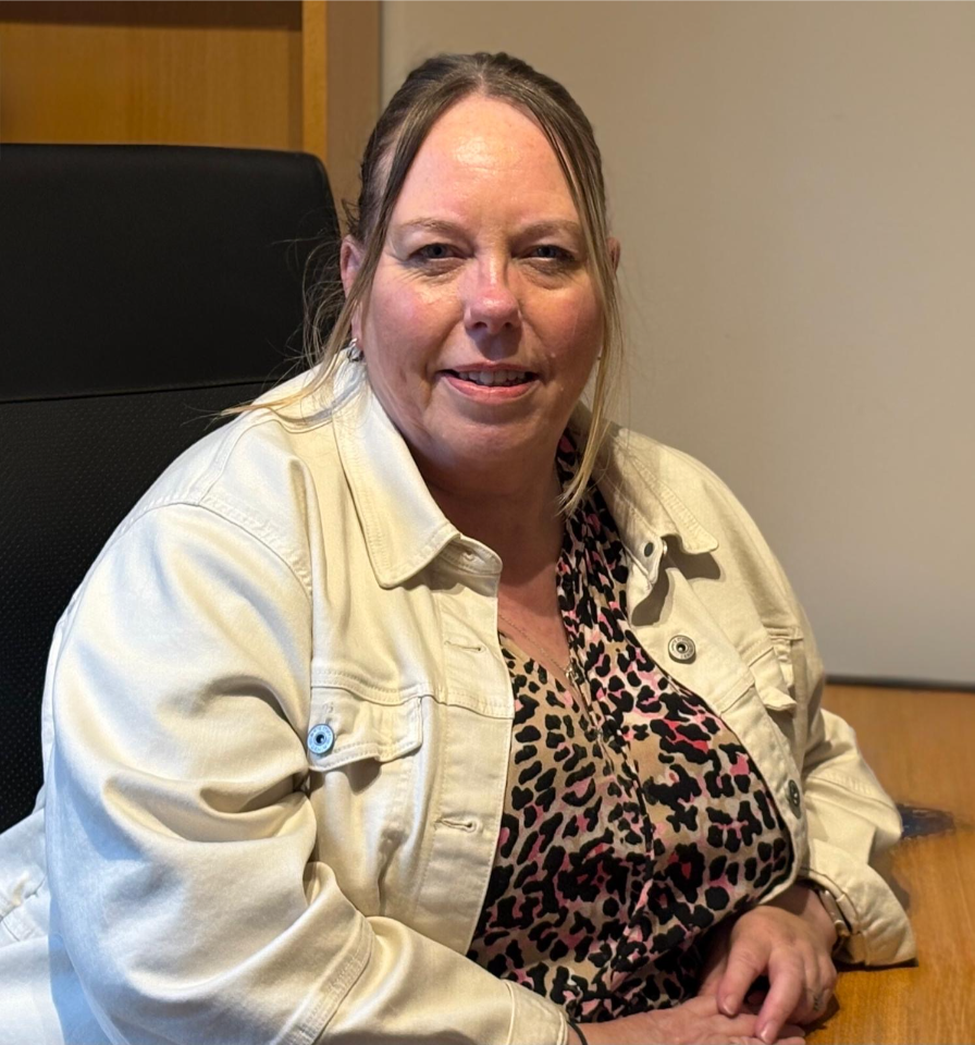 Portrait of Erica, a professional counsellor, in a welcoming and approachable setting